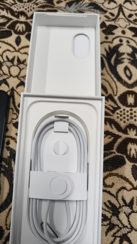 su40815's tweet photo. iPhone 16 Battry health 100 % battery cycle 79 https://t.co/CTTVoYidst