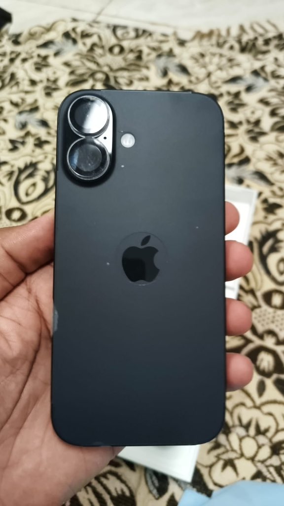 su40815's tweet photo. iPhone 16 Battry health 100 % battery cycle 79 https://t.co/CTTVoYidst
