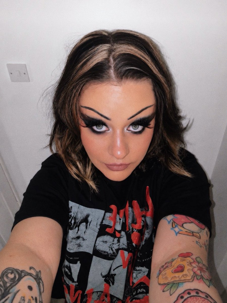 𖤐 Succubus Swan 𖤐 tweet media