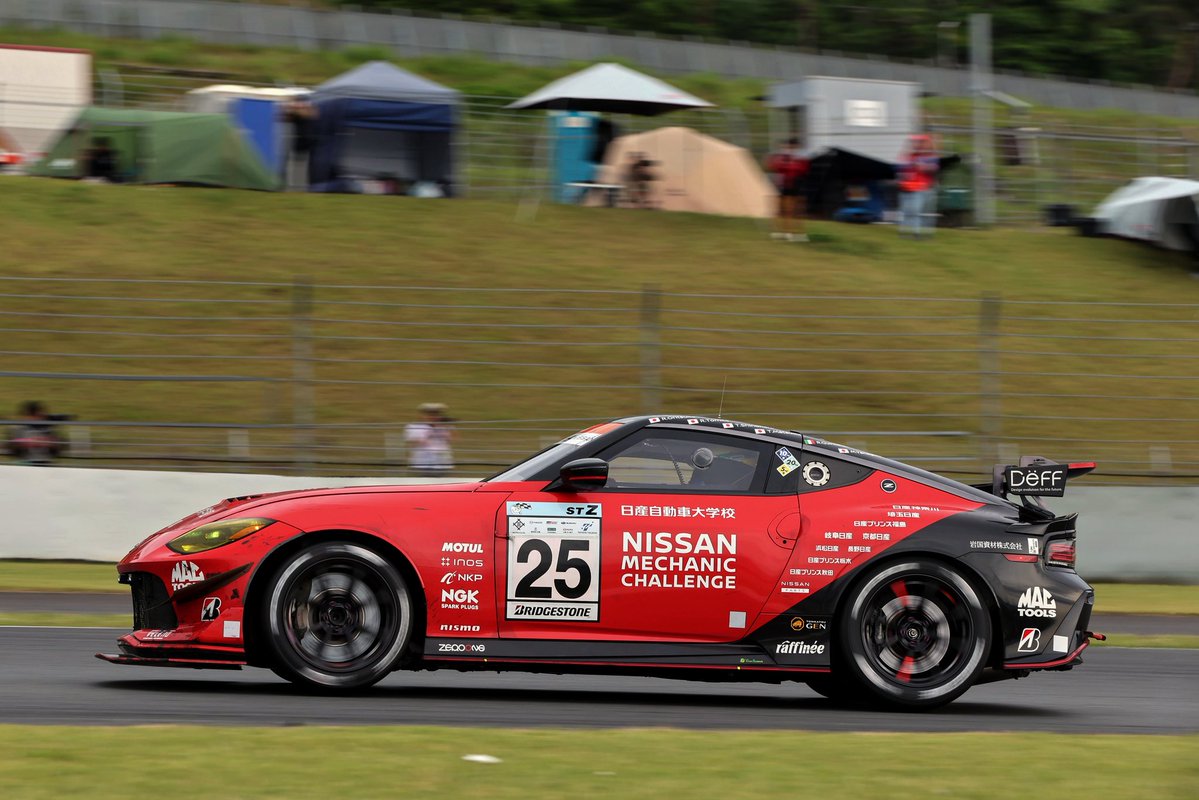 R_Quintarelli's tweet photo. 赤いNISSAN Z NISMO GT4で、また優勝できて、本当に嬉しかったです！
応援ありがとうございました！
#TeamZEROONE 
#S耐
#スーパー耐久シリーズ
#SuperTaikyuSeries
#富士24時間レース https://t.co/5sNNeLIyao
