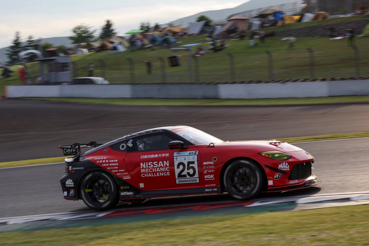 R_Quintarelli's tweet photo. 赤いNISSAN Z NISMO GT4で、また優勝できて、本当に嬉しかったです！
応援ありがとうございました！
#TeamZEROONE 
#S耐
#スーパー耐久シリーズ
#SuperTaikyuSeries
#富士24時間レース https://t.co/5sNNeLIyao
