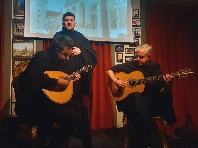 BrightNomad's tweet photo. If you're curious  about traditional Portuguese music, Coimbra is one of the best places to discover Fado https://t.co/l1qFQ6vER1 https://t.co/LBZ1lcPnde