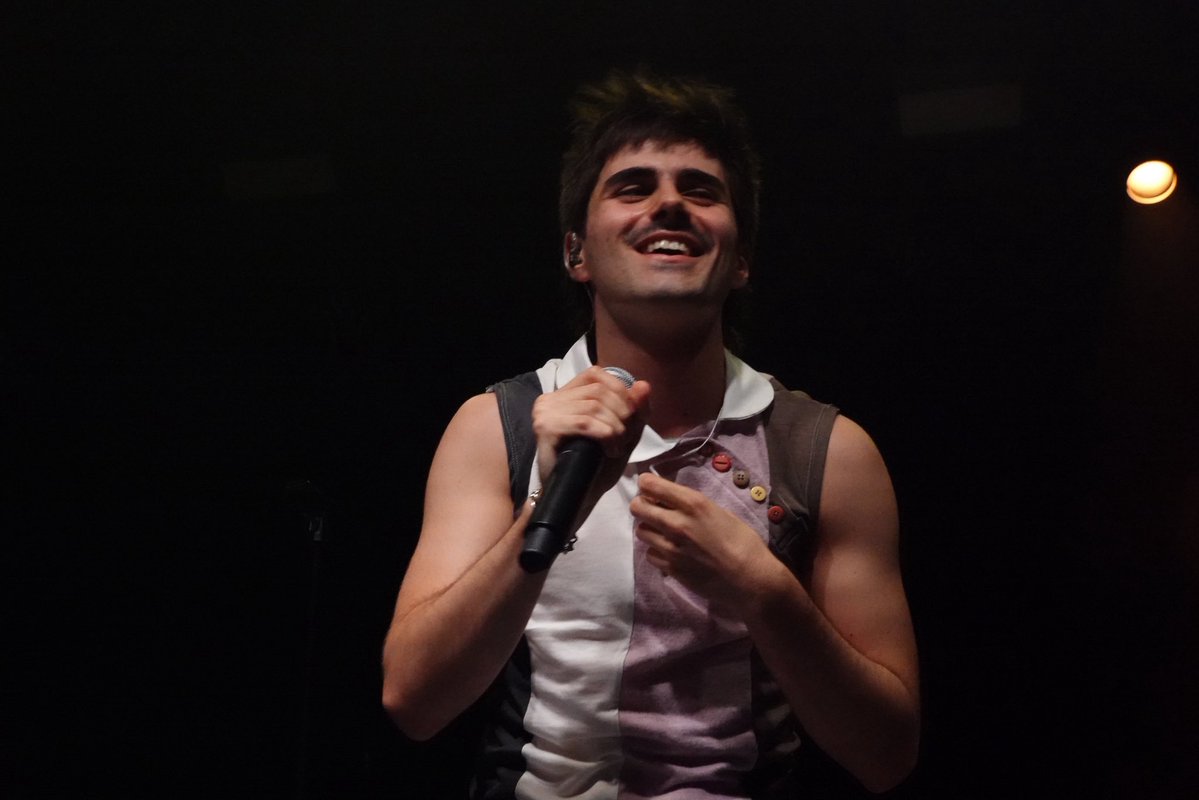 40sbonet's tweet photo. esta semana se termina la primera parte de la gira en salas (quiero creer) 🤧necesitamos más conciertos en más ciudades :__( martin es feliz en el escenario y nosotrxs somos felices viéndolo <333 https://t.co/hL0Uvj3rbv