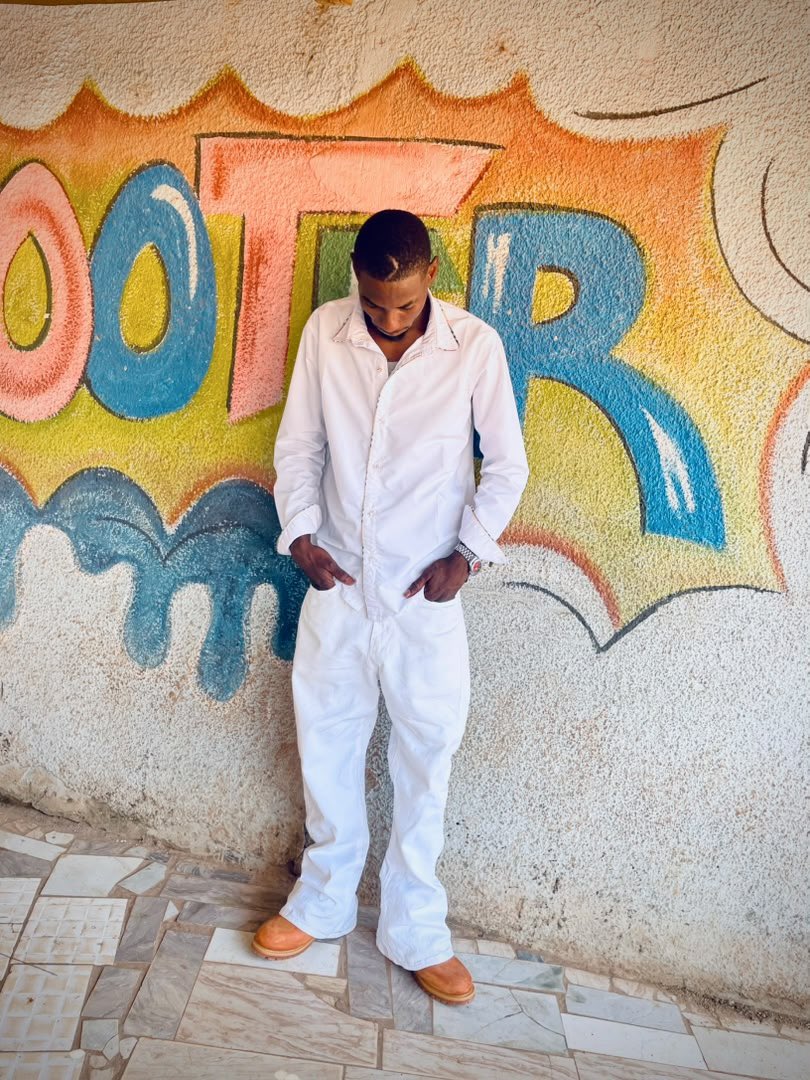boskybillz_szn's tweet photo. Rocking MBB✂️ white long sleeve and flared pant https://t.co/k7s1w1iK4M
