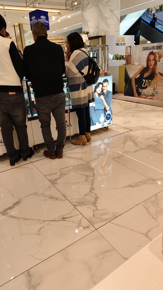 arnoldoipinza's tweet photo. @ClaudioCrespoG @cri_garridotapi @DignidadFabiola En el Parque Arauco comprando la capitalista https://t.co/g8puhvqORg