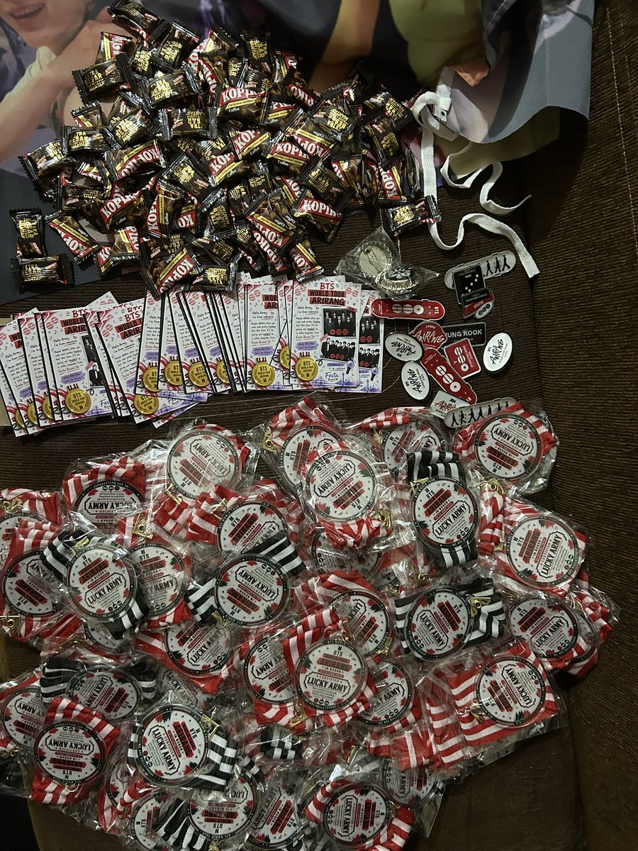 Nafarkook's tweet photo. BTS ARIRANG IN BUSAN

Maybe ARMYs often get cute and pretty freebies, but this time I’ll be giving out medals as a little keepsake from Festa Busan hahaha 🏅💜

🇰🇷 Busan Asiad Stadium
📆 12 &amp; 13 June 
⏱️Will update actual time &amp; location on the actual day on X 

See you ARMYs! 💜 https://t.co/HZg4kI9wSc