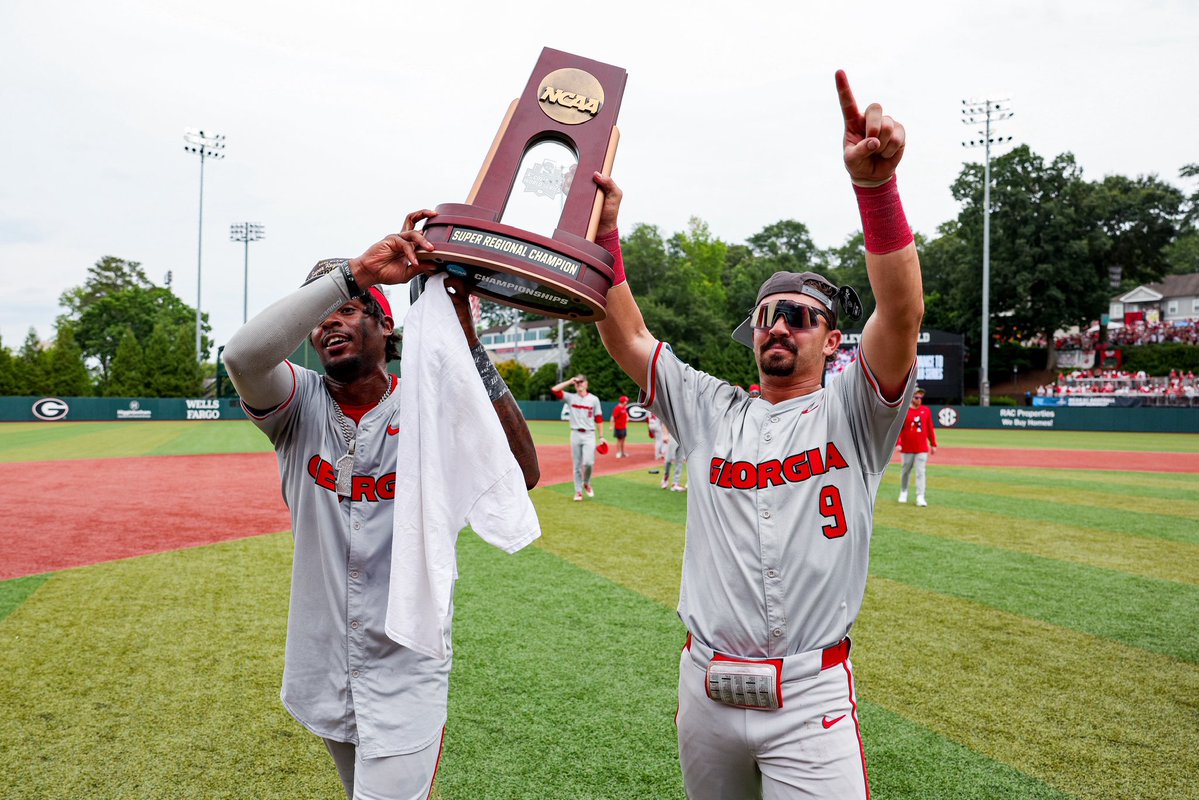BaseballUGA's tweet photo. Adding another trophy to the collection 🏆

#GoDawgs https://t.co/y9iVaJtC43