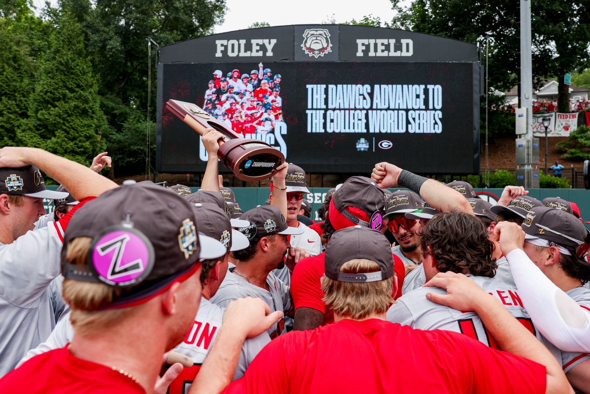 BaseballUGA's tweet photo. Adding another trophy to the collection 🏆

#GoDawgs https://t.co/y9iVaJtC43