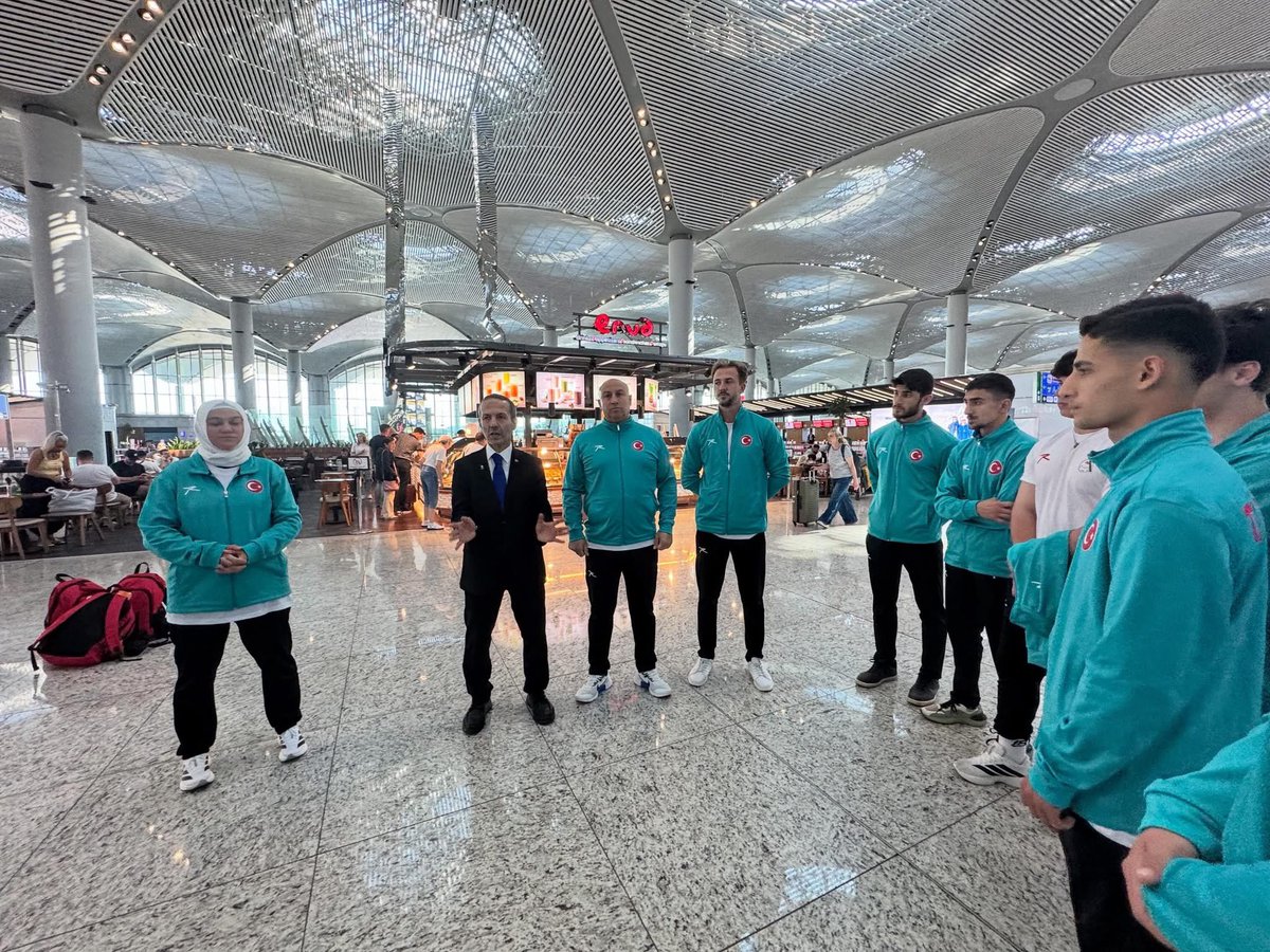 Aakyuz54's tweet photo. Wushu Milli Takımımız, 8-13 Haziran tarihlerinde Brezilya’nın başkenti Brasília’da düzenlenecek Üniversitelerarası Kombat Sporları Dünya Şampiyonası’nda ülkemizi temsil etmek üzere yola çıktı.

Sporcularımıza, antrenörlerimize ve teknik ekibimize başarılar diliyorum.

Yolunuz açık, vuruşlarınız altın olsun!

@twfgovtr 
@tusfed