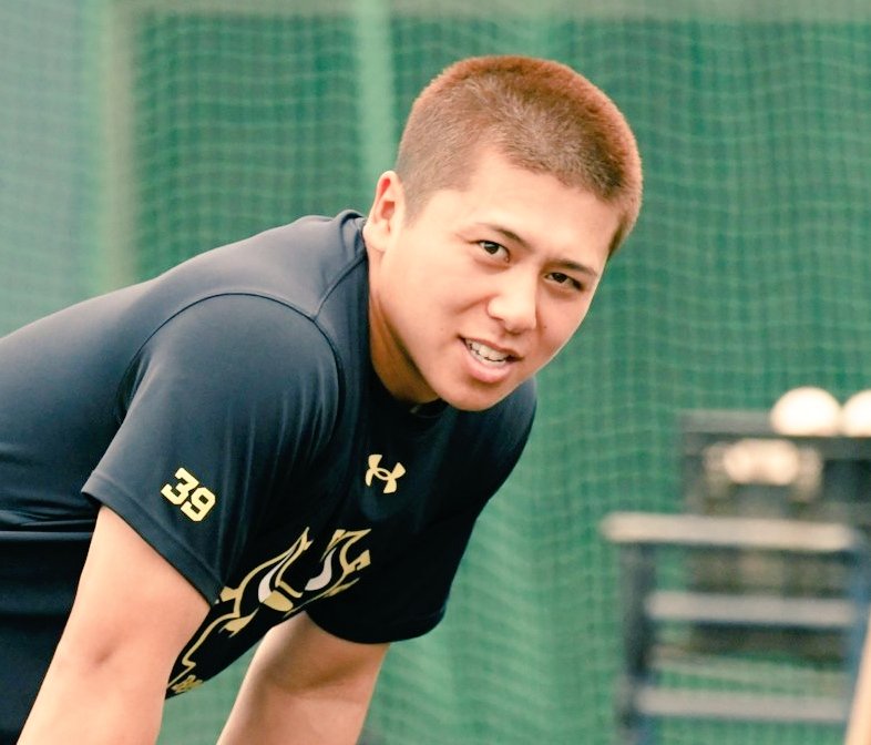 kita02YP's tweet photo. 「チャンスがきた時、気付かないままに奪っていく時もあるし、その逆もある。努力をして練習をいくらしても、この世界だから仕方がないという考えもできるよ。飛んでいる綿や虫と同じで、つかみにいったら絶対に逃げるからね」。
#平野佳寿 兼任Cの金言で自然体で臨む #池田陵真 選手。
#石川亮 選手 https://t.co/C1j8v5isIZ