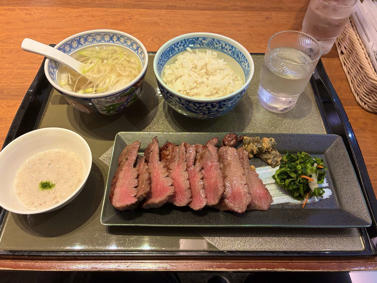 Fu_ekimemo's tweet photo. おはようございます☀

北東北、三陸遠征のまとめです。
観光列車のTOHOKU EMOTIONに乗車したり、恋し浜駅に訪問したりと初めてのことが多かったので、非常に新鮮な旅になりました🚃
また、いつもお世話になっているFFさんの方々と一緒でしたので、一人旅よりも賑やかな感じで旅をする事ができました。 https://t.co/Y1SxhIL6BJ