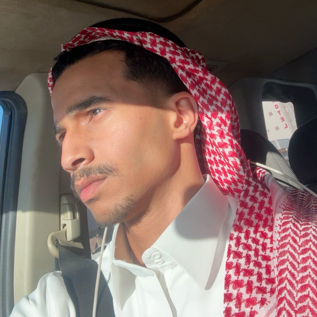 Ya_mng07's tweet photo. ماقدر أجامل راعي المنصب كثير ولا قليل
ولا احسد الي يقدر يجامل وياخذ مايبا

وإن واجهت بيني وبينه صدفةٍ دمها ثقيل
مس الجحيم أهون علي من قولتي له مرحبا

-علي ال صبيح https://t.co/YaLp5VjJDa