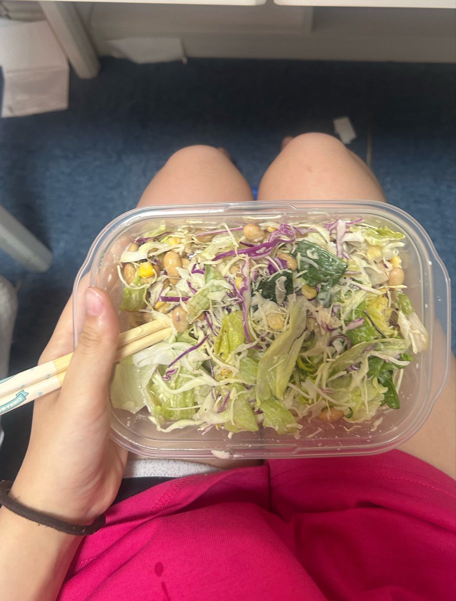 Ioooccm's tweet photo. 朝ごはん！痩せてる方が可愛いから痩せたい https://t.co/FoBU6F6J7K