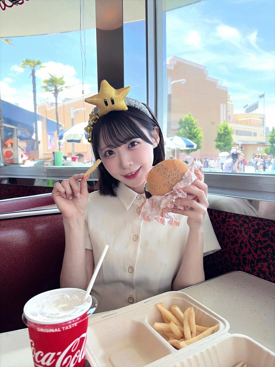 浅井裕華 Instagram より。 ユニバでスターのカチューシャつけると