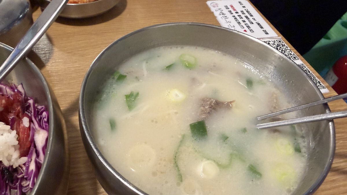 hiroeki1's tweet photo. @Ravage_Artyfffg スープの中に牛肉とそうめんが入ってる
ユッケビビンバおすすめ https://t.co/FjemazCnx9