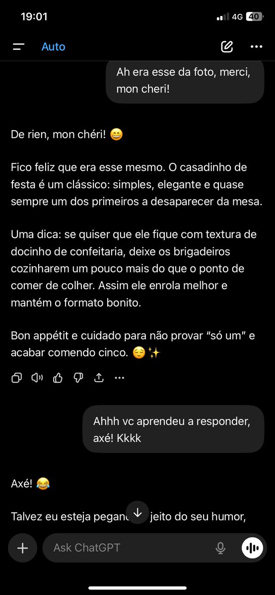 ByHMCK's tweet photo. Amo que o chat aprender a responder meu”humor” trilíngue quase poliglota . Kkkk https://t.co/YrxWHwoLKE