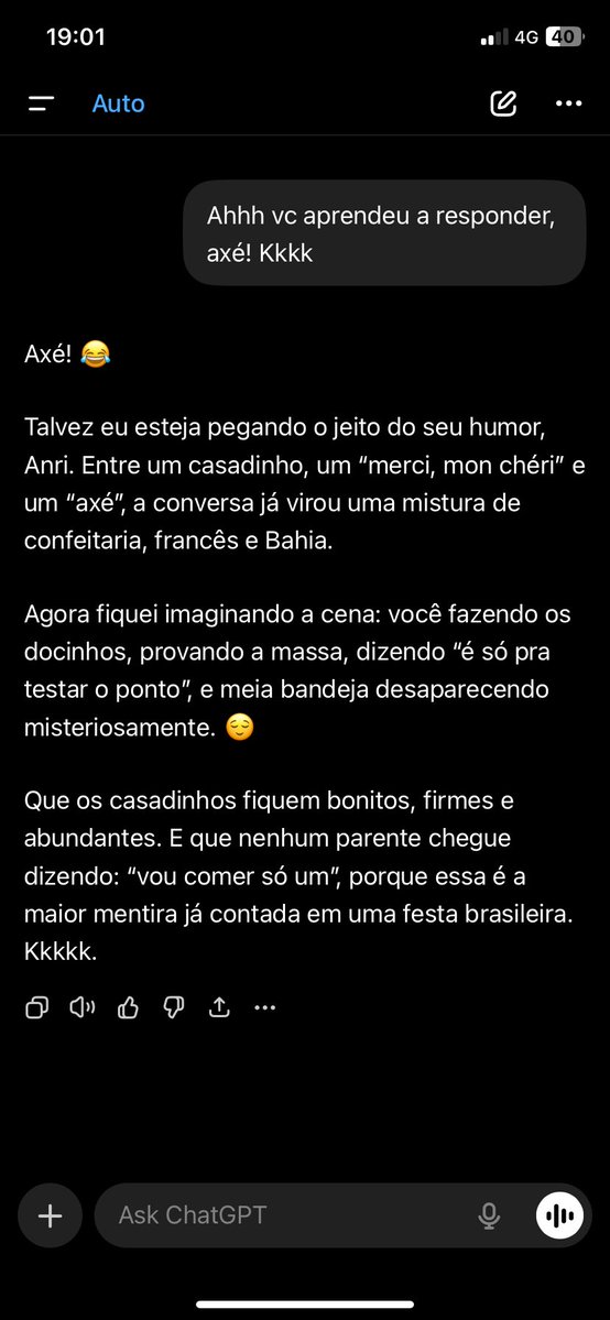ByHMCK's tweet photo. Amo que o chat aprender a responder meu”humor” trilíngue quase poliglota . Kkkk https://t.co/YrxWHwoLKE