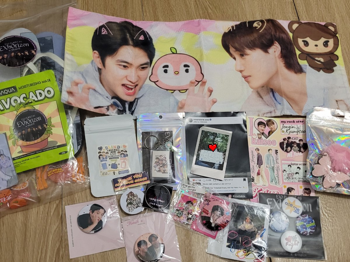 haeyeolma's tweet photo. ⋆. 𐙚˚࿔  freebies that I got at exhorizon in jakarta 𝜗𝜚˚⋆⋆
🧸 thank you @ByulBambi6104 @lipoliesis @eiigoms @lokasoo 
@hyahyooow @whosfiyo @yourbojogae♡

#EXhOrizon_JAKARTA https://t.co/dvBP7255hR