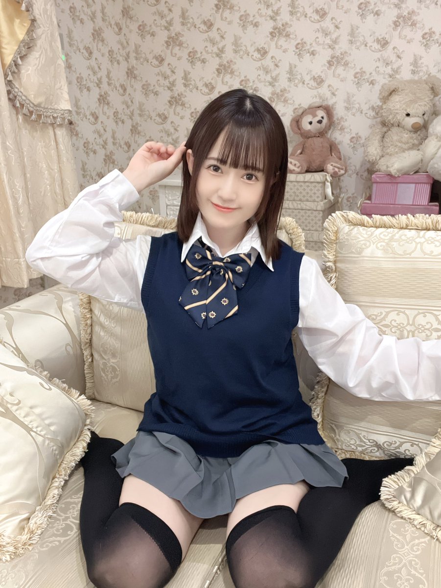 制服×ニーハイ、今日も好き…💓？