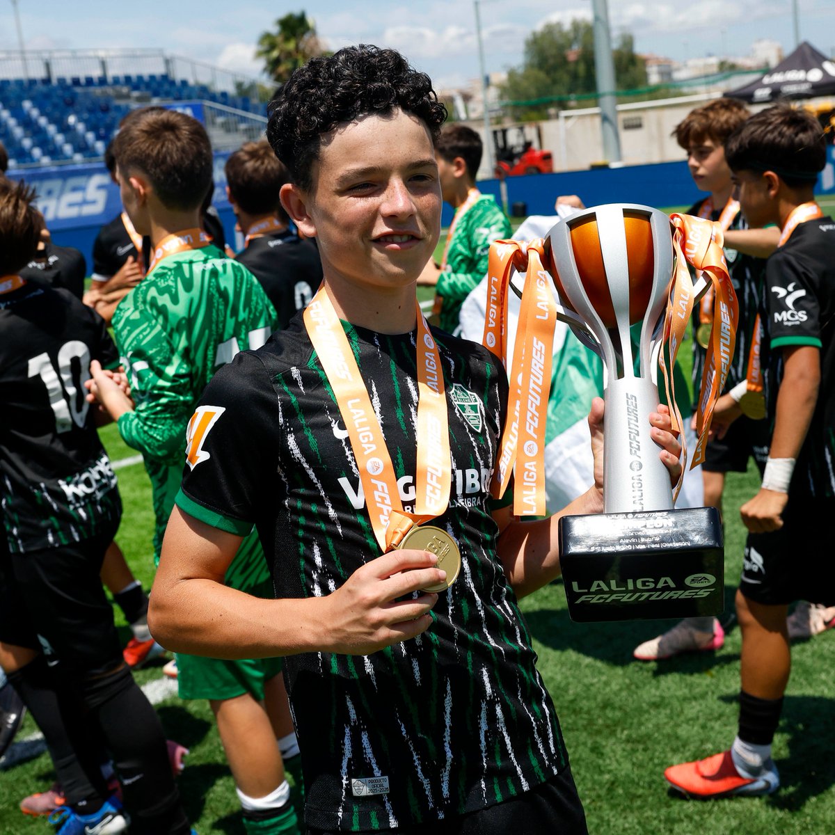 LaLiga's tweet photo. "𝐀 𝐋𝐎 𝐄𝐋𝐂𝐇𝐄" 💚

#LALIGAFCFUTURES | @futbolbaseECF https://t.co/kWDYC5zES6