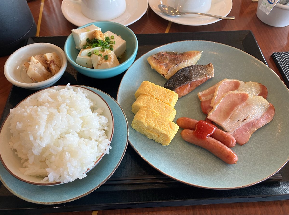 bnkr06's tweet photo. 優雅な朝食 https://t.co/SEZuulVr3u