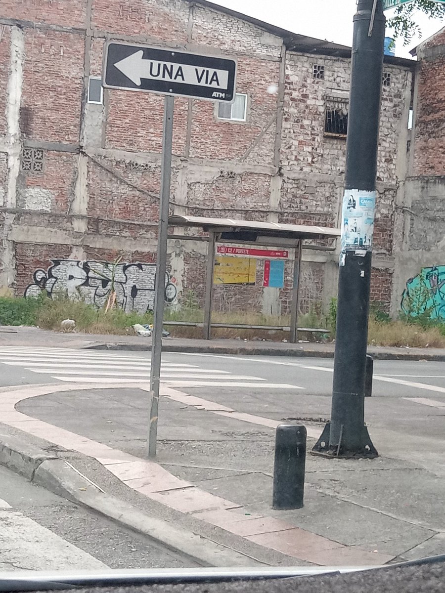 flash_ito's tweet photo. Un "paradero ecológico"? No, es solar sin cerramiento que @alcaldiagye no ha visto en años en calles Portete y Los Ríos. @Wlaradioec @eluniversocom @DiarioExtraEc @tctelevision @EcuavisaInforma @teleamazonasec https://t.co/cSsdwqqRm1