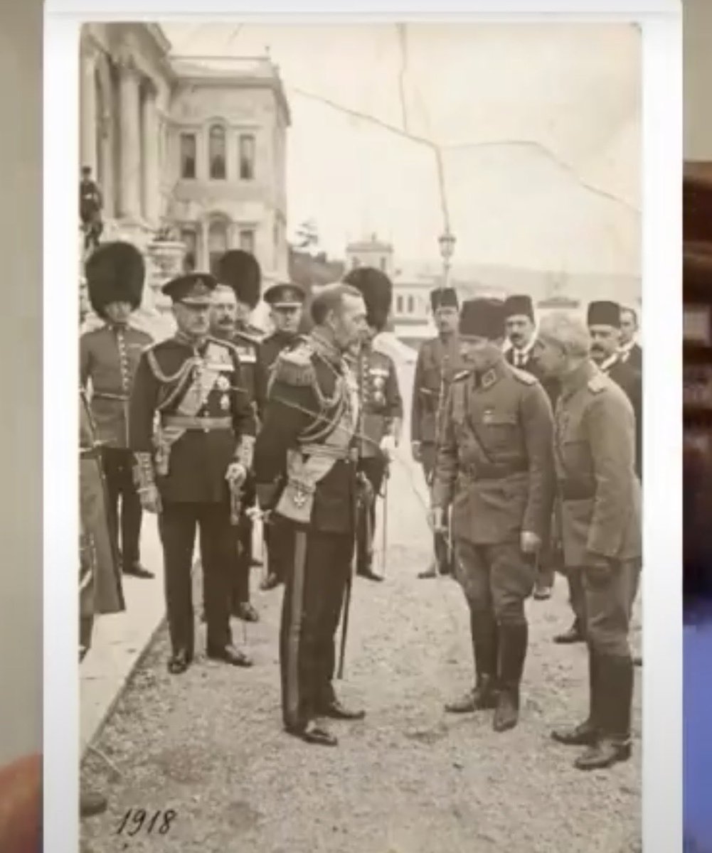 Simkovder's tweet photo. @MrWhiteGandalf @nupelonline Bak senin ceddin size ne diyor 
Buda senin ingiliz uşağı atam dediğin
İngilize esas duruşa geçmiş 😂😂 pe gırto https://t.co/eGWjZ4is1A
