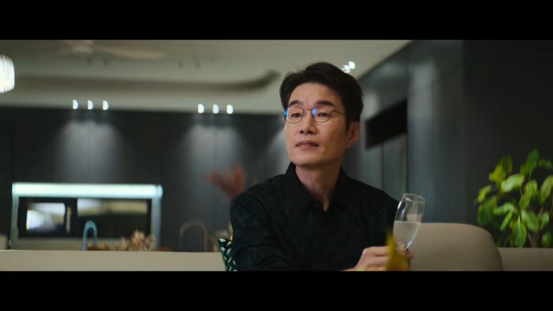 Olashile_24's tweet photo. I was so focused on the plot of Teach You a Lesson that I didn't even realize the actor playing the bully's father in episode one was Song Young-gyu.

The crazy thing is, I've seen him in so many dramas over the years, but while watching this one, all my attention was on the story, the tension, and everything happening on screen.

It wasn't until now that it clicked.

It's a strange feeling when you recognize an actor after the fact and remember that they're no longer here. It makes you look at their scenes differently.

Supporting actors rarely get the same attention as lead stars, but they're often the ones who make these dramas feel real.

Continue to Rest in Peace, Song Young-gyu. 🕊️