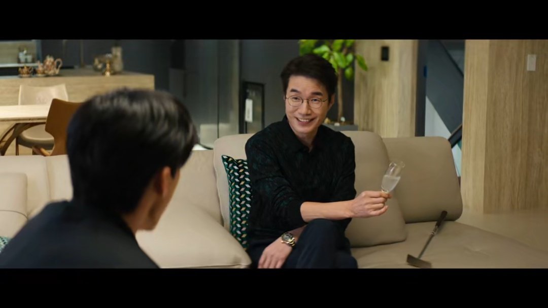 Olashile_24's tweet photo. I was so focused on the plot of Teach You a Lesson that I didn't even realize the actor playing the bully's father in episode one was Song Young-gyu.

The crazy thing is, I've seen him in so many dramas over the years, but while watching this one, all my attention was on the story, the tension, and everything happening on screen.

It wasn't until now that it clicked.

It's a strange feeling when you recognize an actor after the fact and remember that they're no longer here. It makes you look at their scenes differently.

Supporting actors rarely get the same attention as lead stars, but they're often the ones who make these dramas feel real.

Continue to Rest in Peace, Song Young-gyu. 🕊️