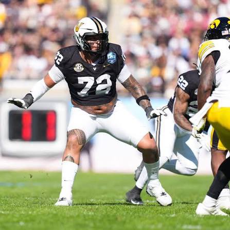 5star_devin's tweet photo. Blessed to say I have received an offer from @VandyFootball! All glory to God!
@branndonbraxton @Levya73 @jaywilkinson @BrokenArrowFTBL @coachtwin_84 @Liltwin_84 @Rivals https://t.co/1dXU3dMbPr