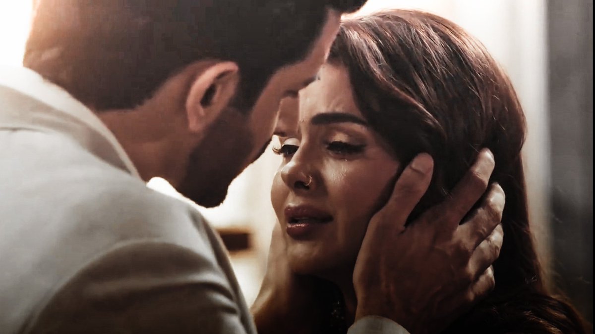 karvakkarela's tweet photo. will the ends still be blue?

• #PriyankaChaharChoudhary #NamikPaul #Naagin7 • https://t.co/GutA9rSHjR