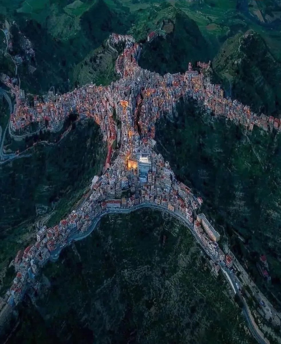 PixeliumNFT's tweet photo. What city? https://t.co/LOtRD5FbWd
