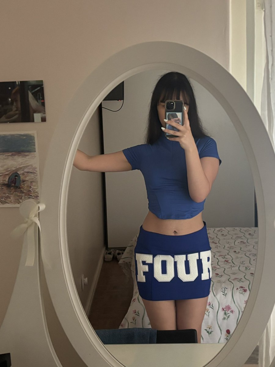 sunlightsu's tweet photo. esqueci-me de mostrar o meu outfit do concerto das twice https://t.co/JfIQh19CgI