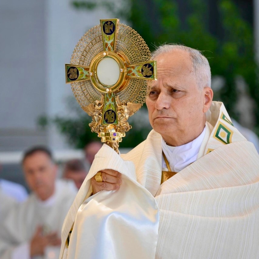 fpagesc's tweet photo. "El Corpus Christi no es una fiesta más del calendario litúrgico, sino un volver a las raíces de la Fe para renovar el amor y la fidelidad a Dios. Se trata de la fe en la presencia del Señor Resucitado, que está vivo y sigue pasando en medio de nosotros, que se hace pan..."
🙏🏼❤️‍🔥 https://t.co/Sdk0opF7PD