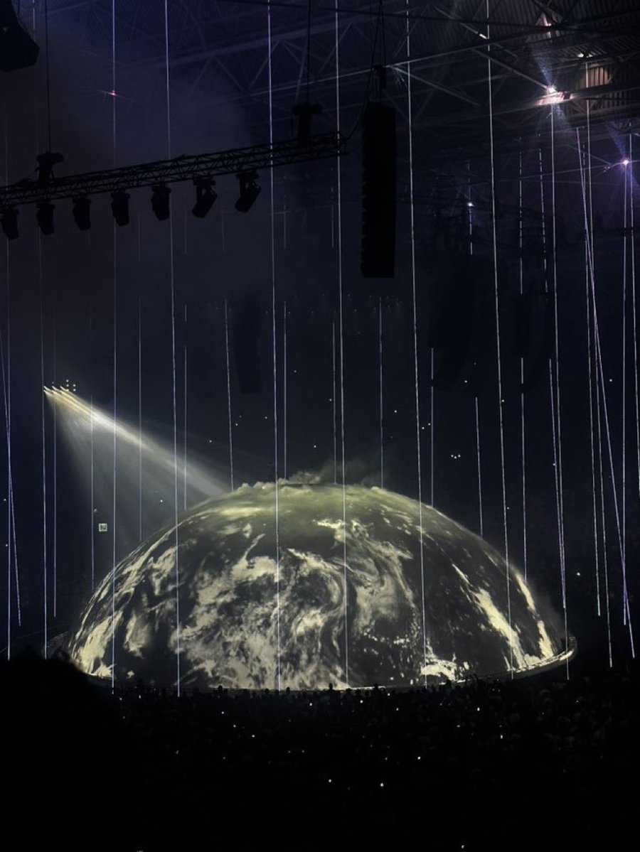 yerampage1's tweet photo. YE GELREDOME NIGHT 2 TODAY

WILL WE SEE ANY SPECIAL BIRTHDAY GUESTS?

I THINK THIS SHOW PROMISES TO BE SOMETHING SPECIAL🇳🇱 https://t.co/spz2o0zQof