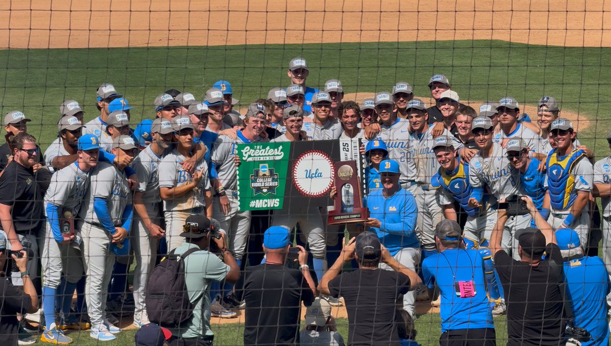 MistaMaxG's tweet photo. @mkton35 @saduclafan @USC_Baseball @WellsFargo https://t.co/J6poFwGo09