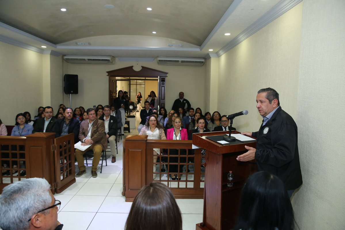PJEdomex's tweet photo. #Comunicado📄
PJEdomex renueva mobiliario en 21 edificios con inversión superior a 74 mdp

●Se priorizaron áreas encargadas de impartir justicia para elevar la eficiencia en la atención a la ciudadanía.

Conoce más información ⬇️⬇️
https://t.co/kNl1Kb5BFb https://t.co/c4jj2lDIom