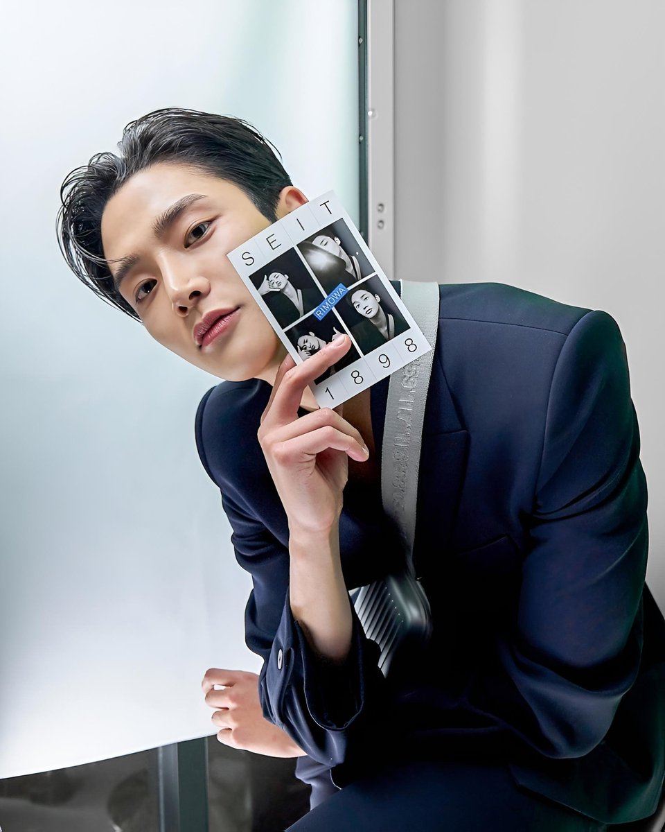 rowoon8726's tweet photo. D-322

2023.6.8
リモワの創業125周年を記念した世界巡回展 「SEIT 1898」のオープニングイベント。

男前すぎる❤️‍🔥🫠
余計会いたくなるね🥹💕

心も身体も健康でありますように🕊️࿐࿔*:･ﾟ
笑って過ごせるといいな🥰

#ロウン　#로운　#ROWOON　#김석우 https://t.co/L1MtunlgMj