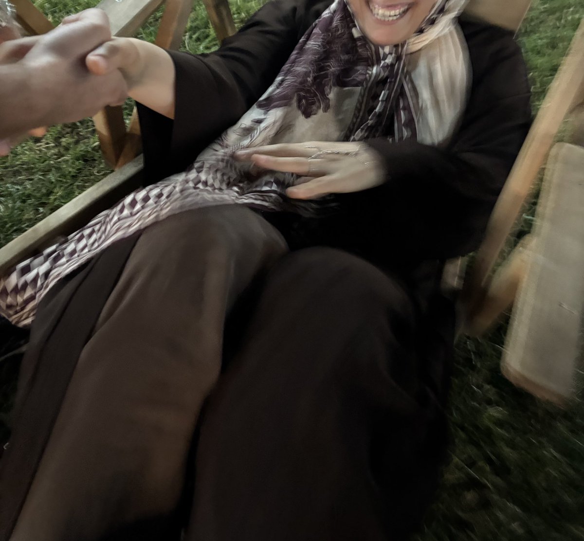 usaryase's tweet photo. Düşmanlarım sevinmesin , düşünce de gülüyorum gördüğünüz gibi shhshshshs https://t.co/nFnR6NrYLQ
