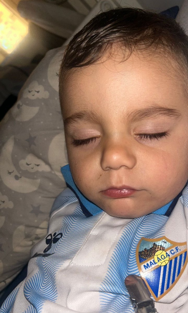 Paulagonzalzz's tweet photo. Que nada ni nade nos baje de esto... A soñar bonito💙🤍✨✨🌹🌹 https://t.co/j21sdB3mMq