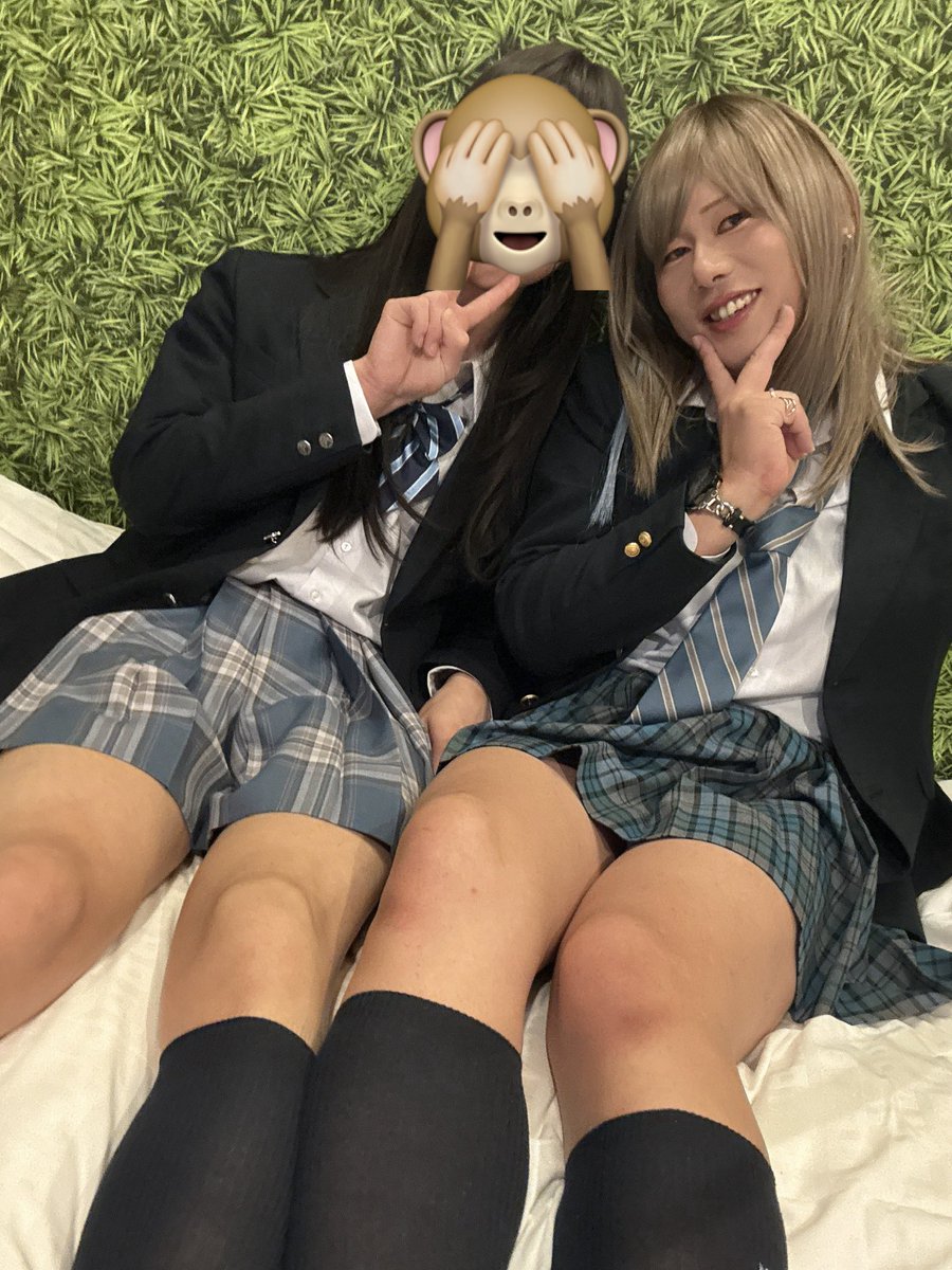 _skrmchi_'s tweet photo. 昨日は人にメイクをするって初めての試みをしてみたんだけど、パス度高すぎ美女を作っちゃいました💦
制服ディズニーを女子として行けちゃう✨
ちょっとズルいお顔でした…

初めての女装だったみたいなんだけど、
ハマってくれるのだろうか？期待✨ https://t.co/fzZjYHbsSM