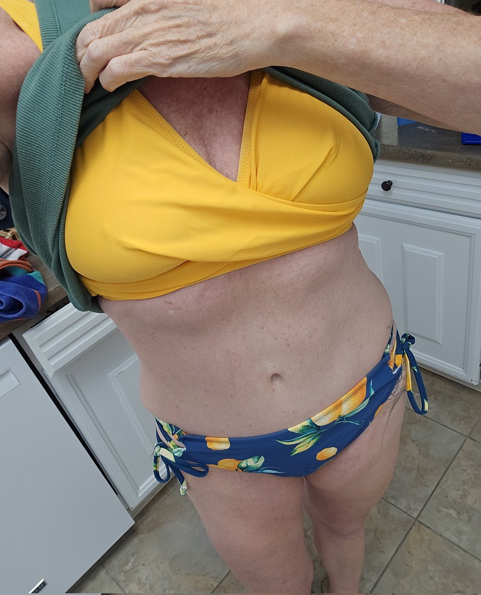 ohiopineapples's tweet photo. Pool party with fam today. Had to pick out a conservative suit! #boring https://t.co/haX6rbOHYQ