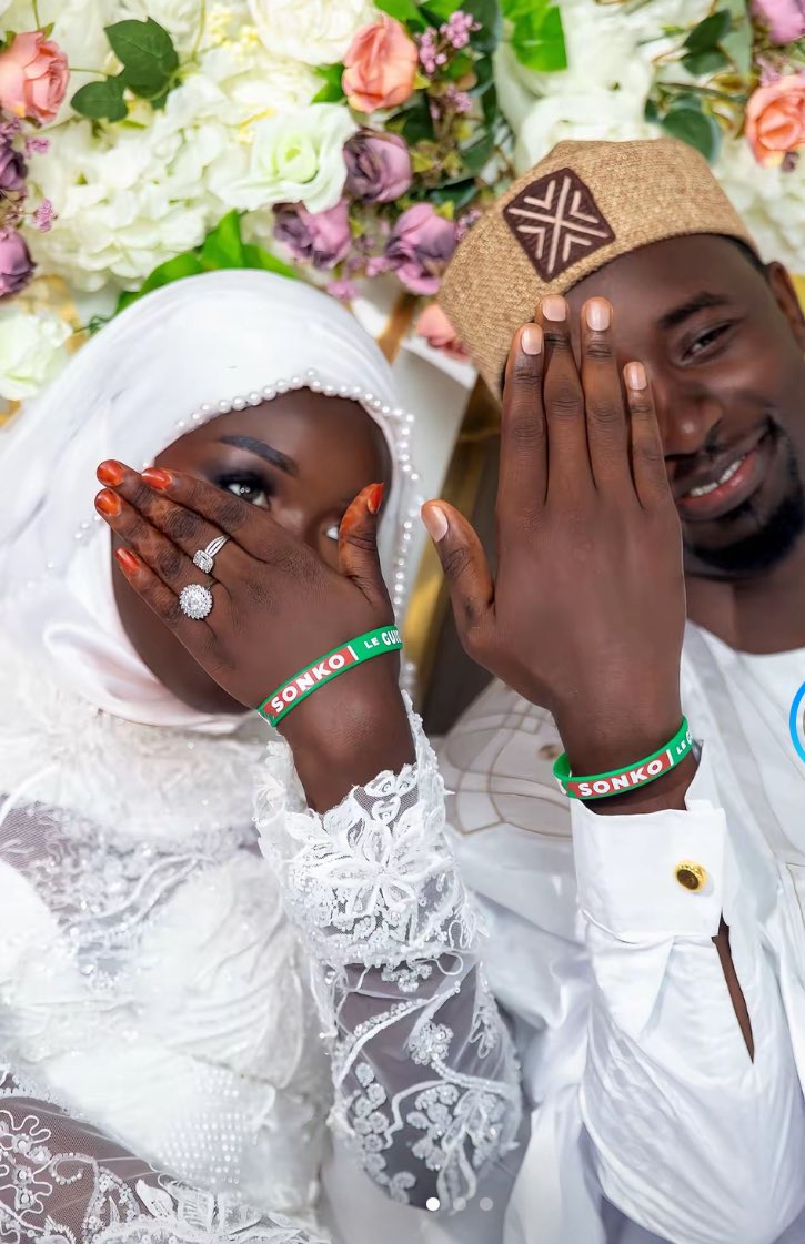 BintouR61662878's tweet photo. Pastef egal fraternity et amour . 
Bonne nuit 
#senegal https://t.co/RRDuZR1pJB