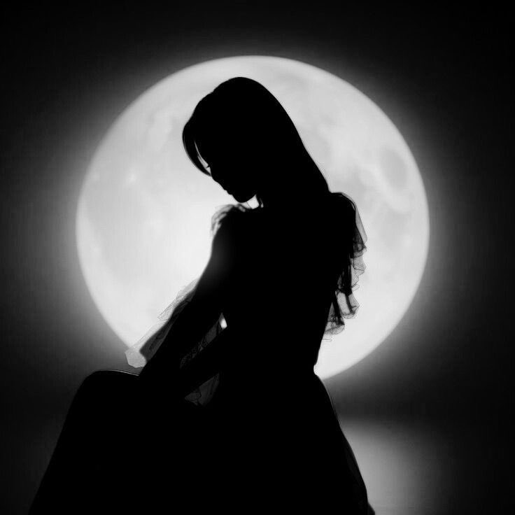KyeoriShin's tweet photo. ✦ Le Destin ✦

On raconte que nos vies sont déjà écrites.

Chaque rencontre.
Chaque choix.
Chaque chute.

Tout serait gravé bien avant notre naissance.

Je n’y crois pas.

Parce qu’un simple tirage peut tout bouleverser. https://t.co/AqZvJLyOTC