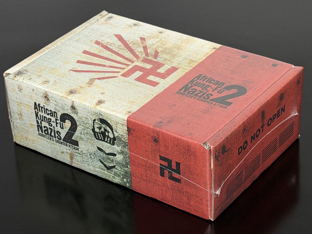 ProtectLife4's tweet photo. 届きましたーーー！！

アフリカン・カンフー・ナチス2 逆襲のロボトラー／ガーナアーリア人専用ブルーレイ BOX２～ロボトラーの落とし物～

今回のトレカはアドー、雷電、ロボトラーでした。

#Bluray
#映画
#アフリカンカンフーナチス２ https://t.co/5fTvlRsekd
