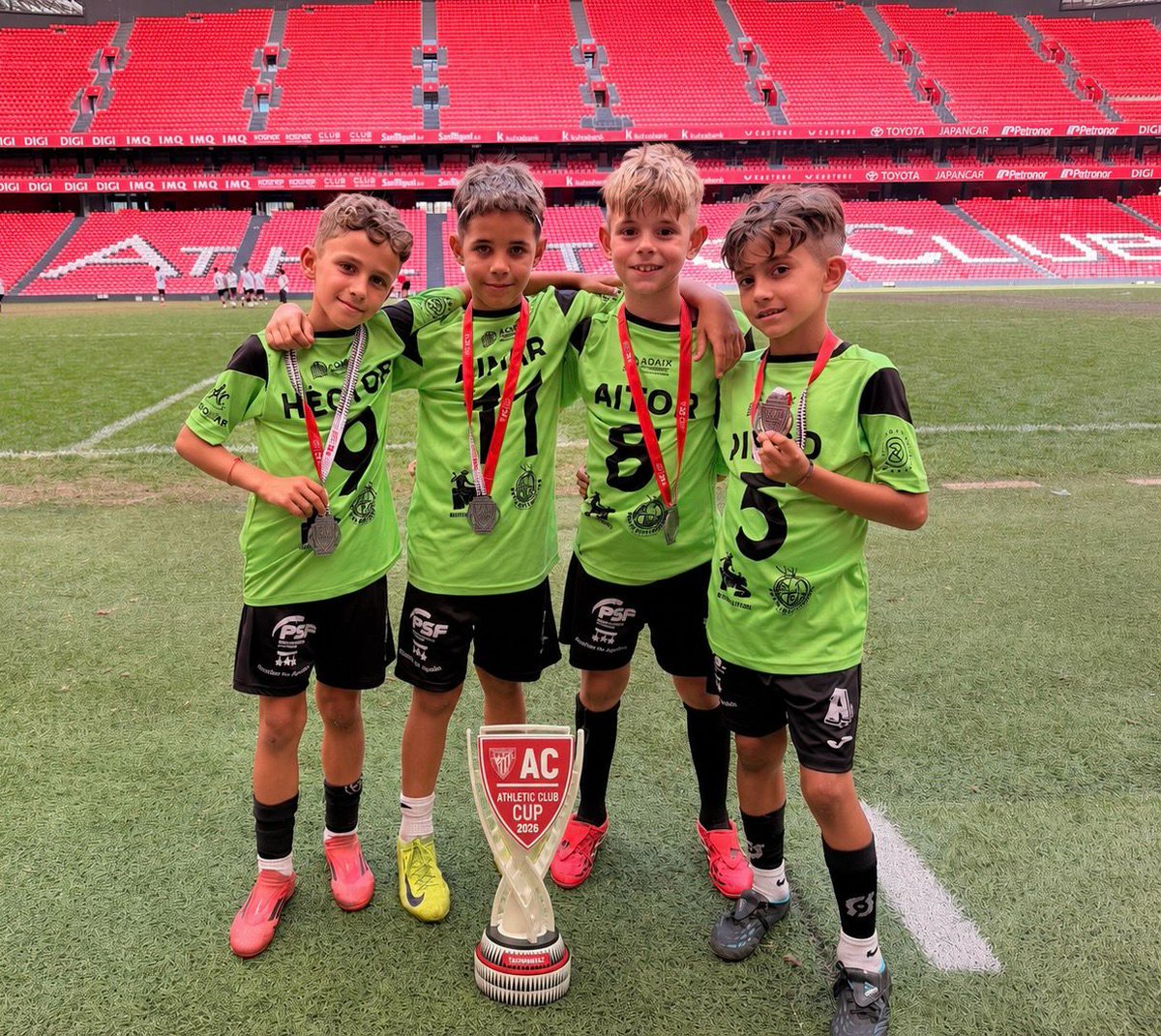 CanteraCSP's tweet photo. Cuatro de nuestros alevines de las escuelas se han proclamado campeones de la AC CUP en Bilbao 🏆.

¡Enhorabuena Héctor, Aimar, Aitor, y Diego 👏👏👏! https://t.co/toc8i7NVjd