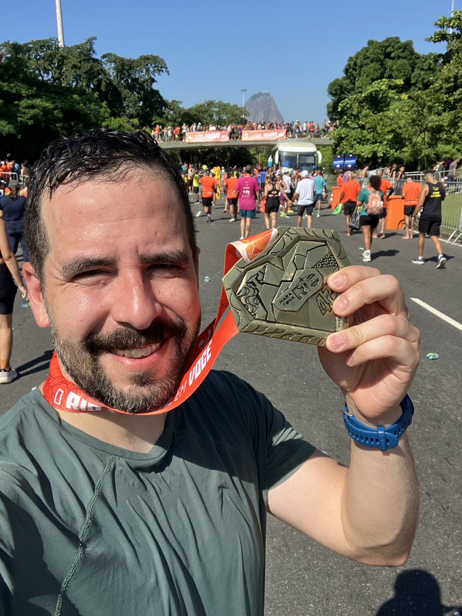 fcam's tweet photo. Ainda morto porém maratonista antes dos 40. Nessa fui sem me preocupar com tempo, só pra completar. Agora é focar em treinar melhor e abaixar o tempo. https://t.co/pzECZ67oPg