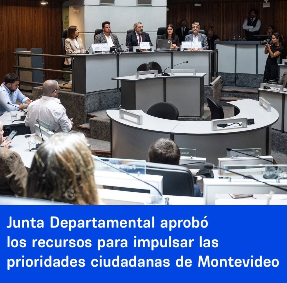 wiyanieri's tweet photo. Lacalle y Lema quedaron envenenados, no hay santo que no recen para derrotar al FA en Montevideo.
La capital no vota blancos corruptos. https://t.co/UbH1USEfSd