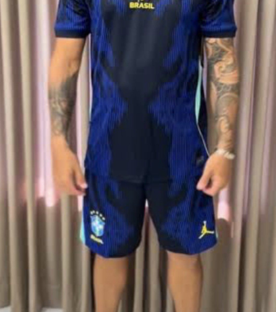 PedroSFF's tweet photo. @roderix1966 Combo: Demônio + Short Mijado + Jogador de Basquete (Jordan). Absolutamente patético. Um crime https://t.co/D6hKrZsqQX