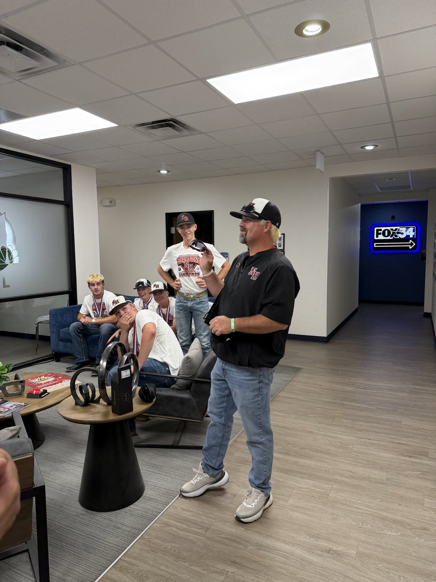 pchristy11's tweet photo. What a blessing it was at the KCBD Studios this afternoon.

The State Champion New Home Leopards came in as the Extra Innings Team of the Week.

The Leopards gifted head coach Brady Webb a pair of Oakleys!

Fitting because 
The future's so bright
I gotta wear shades
🕶️ https://t.co/NFuBqzo13q